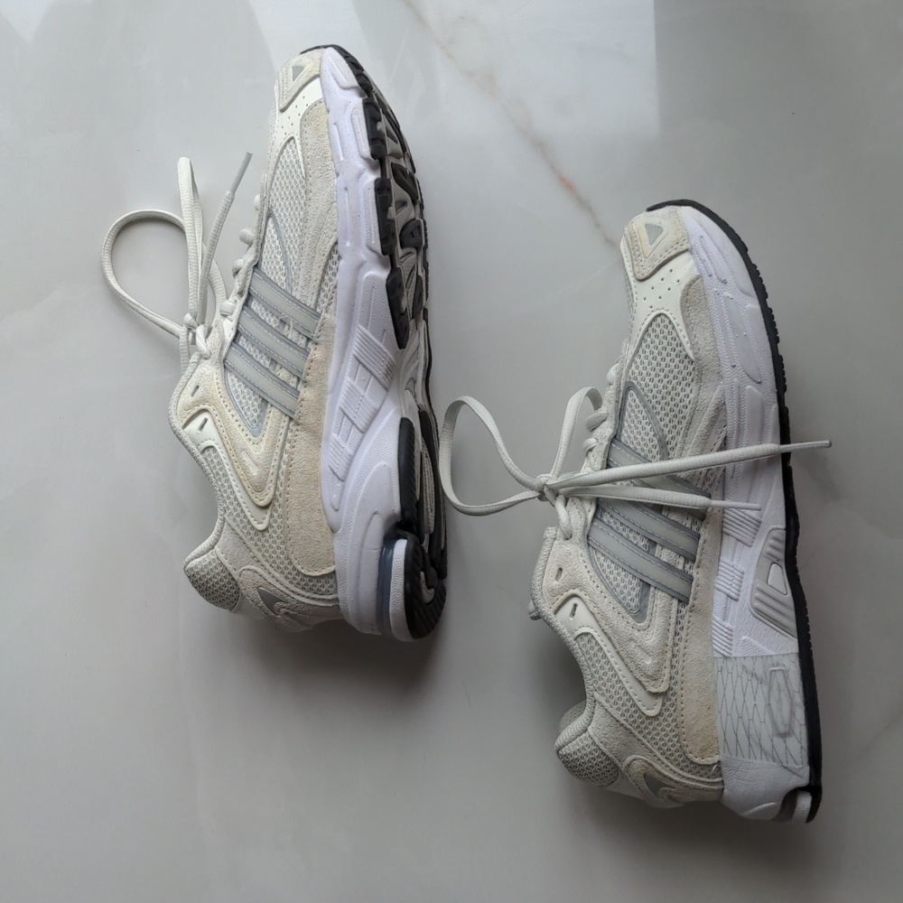 FINAL PRICE Adidas Originals Core Response Sneakers 6.5 Off White